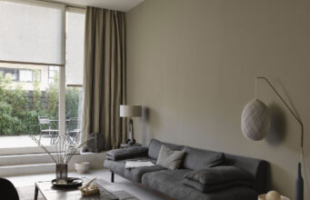 Linnen gordijnen Linnen gordijnen zijn een uitstekende keuze voor wie op zoek is naar raamdecoratie die zowel functioneel als esthetisch aantrekkelijk is.