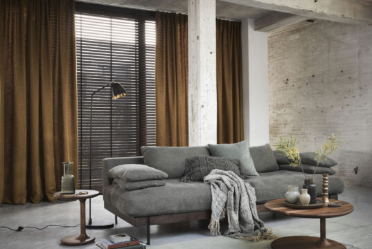 Warmte isolatie en geluidsdemping. Dit kun je allemaal doen! Overgordijn, houten jaloezie, isolatie